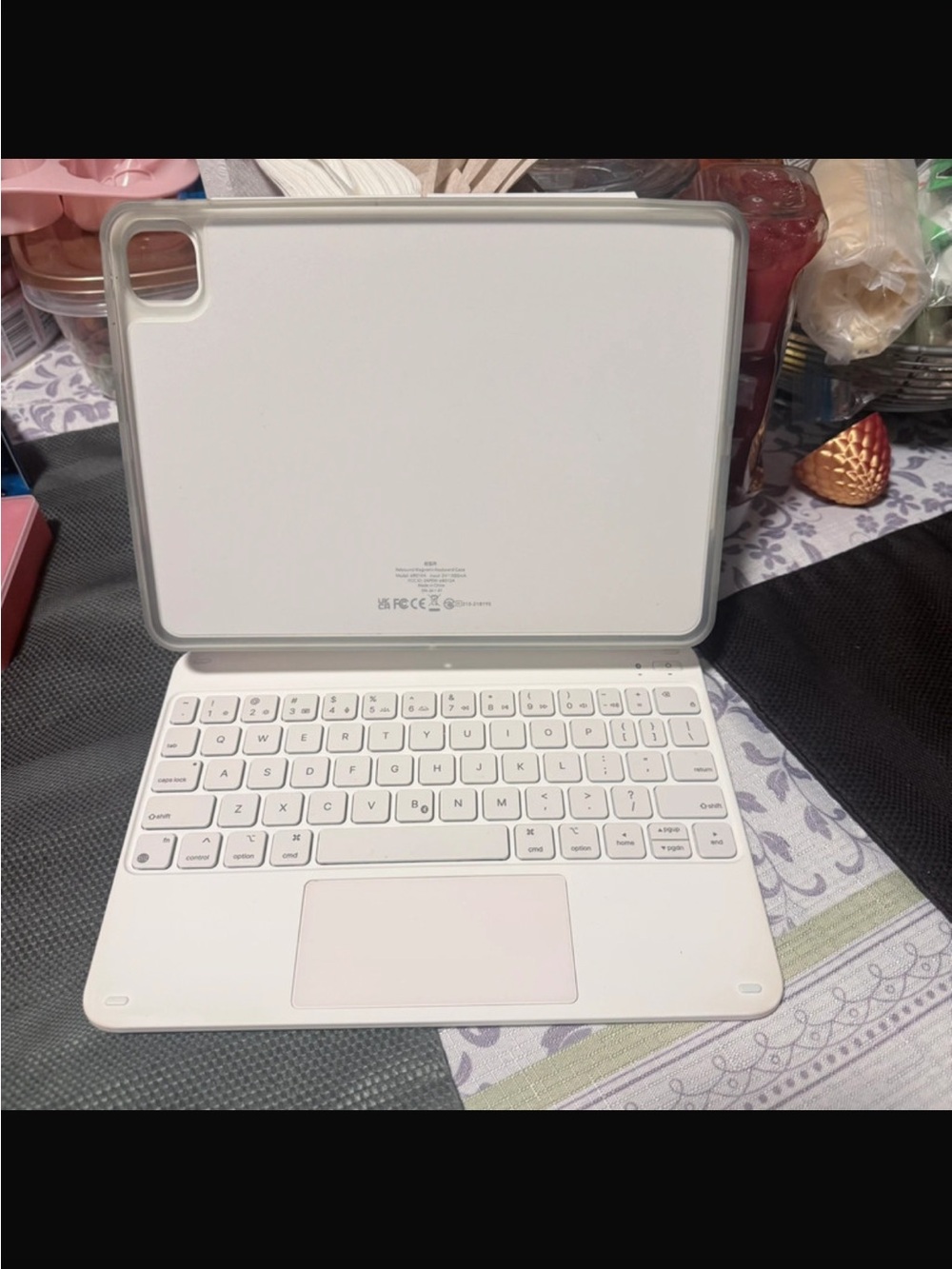 ESR Magic Keyboard for iPad